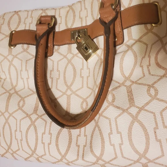 Tan and White Purse With Gold Lock Detail Large - Picture 10 of 13